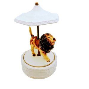 QUON-QUON Ceramic Lion on Rotating Carousel Figurine Plays Music Box Dancer 1980